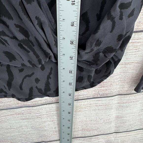 Rails Hilary Cheetah Print Faux Wrap Blouse Womens Small Gray Black - Picture 12 of 13